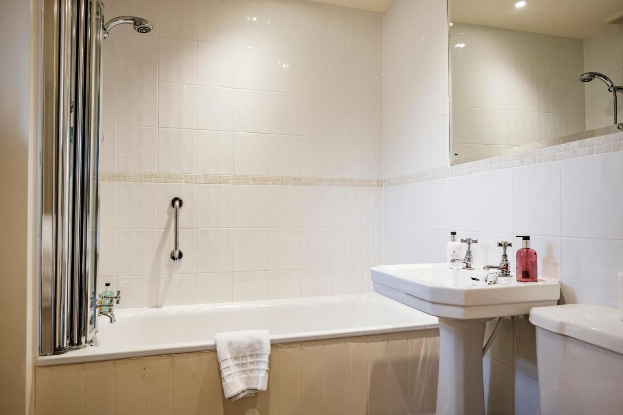 The Bay Tree Hotel Берфорд Екстер'єр фото